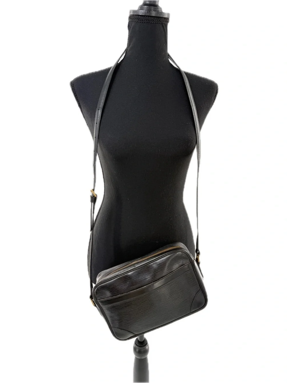 Louis Vuitton Trocadero 24 in Black EPI Leather Crossbody Bag Vintage Authentic